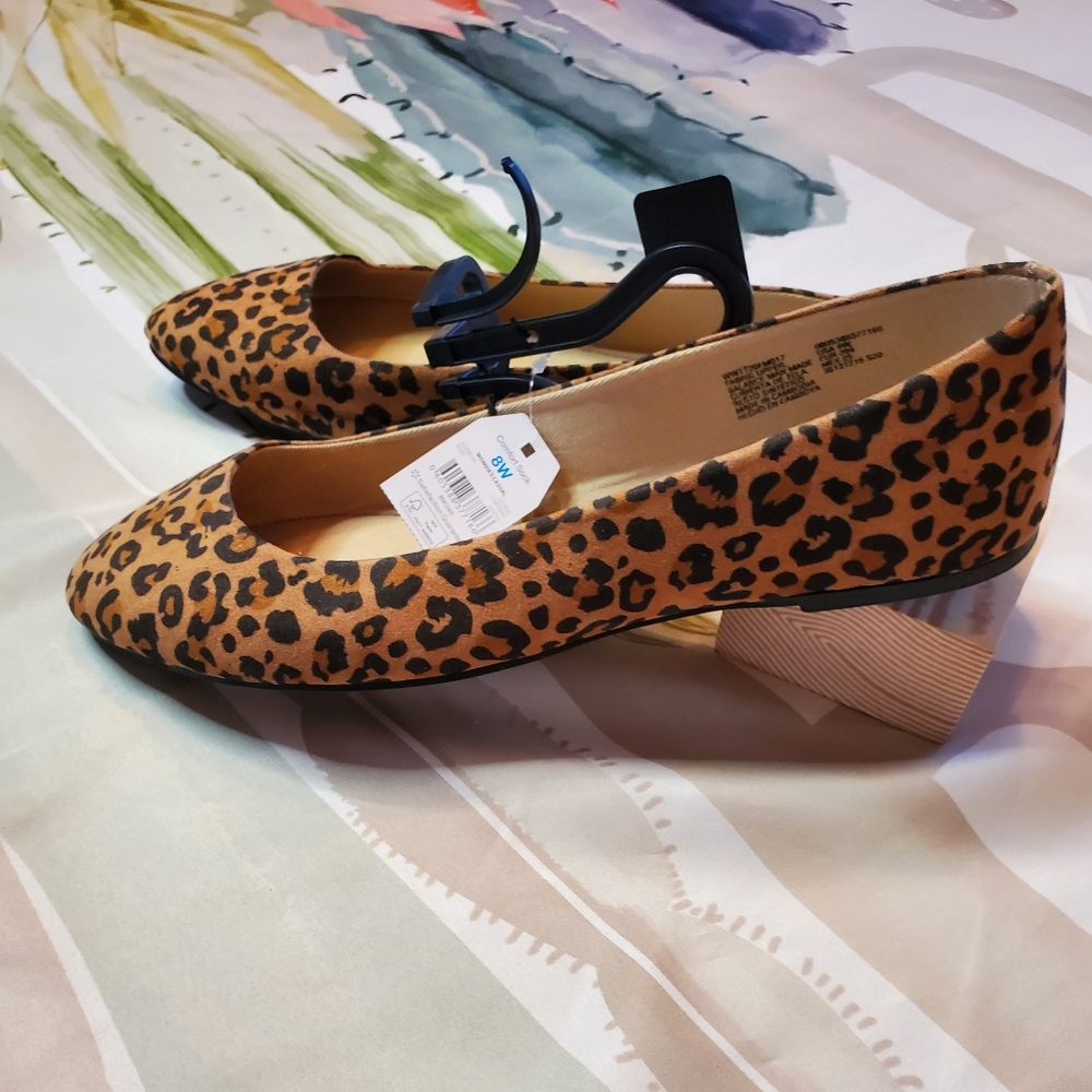 Cheetah /leopard print ladies flats size 8w